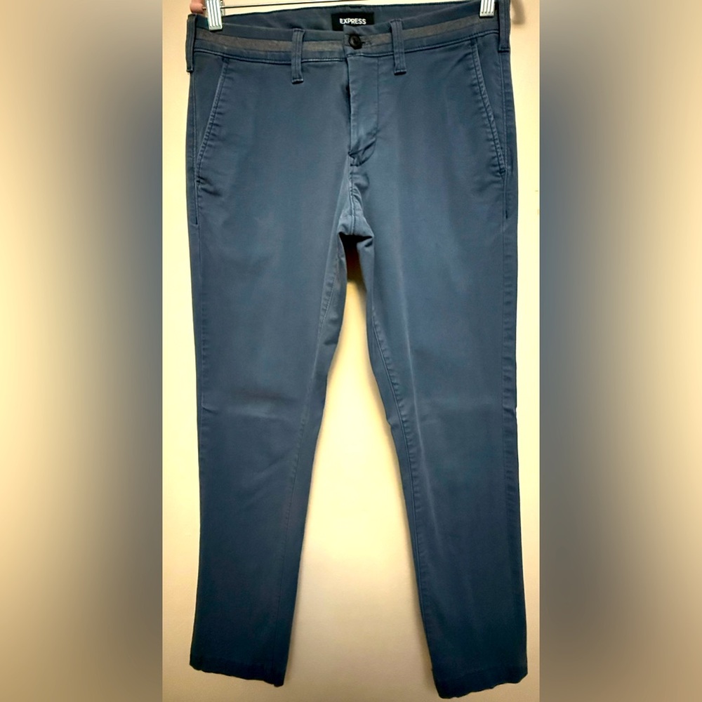 Men’s Express Hyper Stretch Comfort Chino pants. 29x30 Skinny Great condition